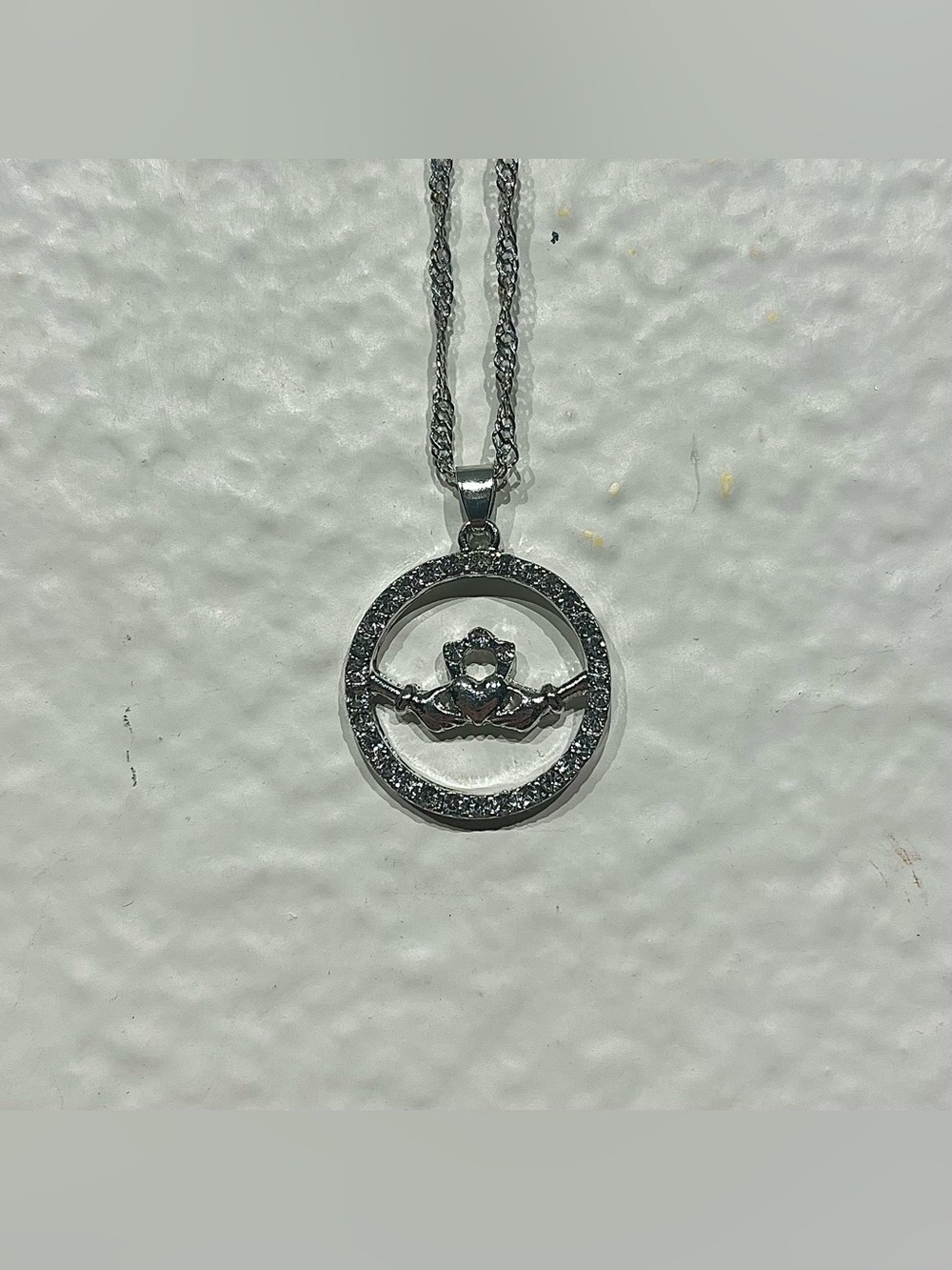 Glencara Claddagh Circle Pendant Necklace